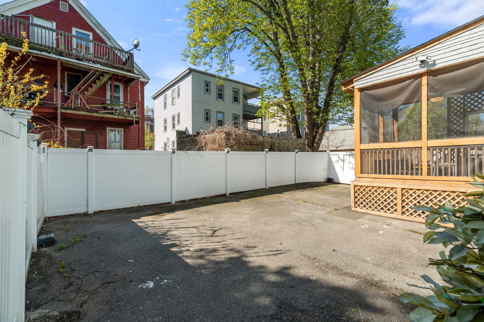 8 Colonial Ave Property Photo 10