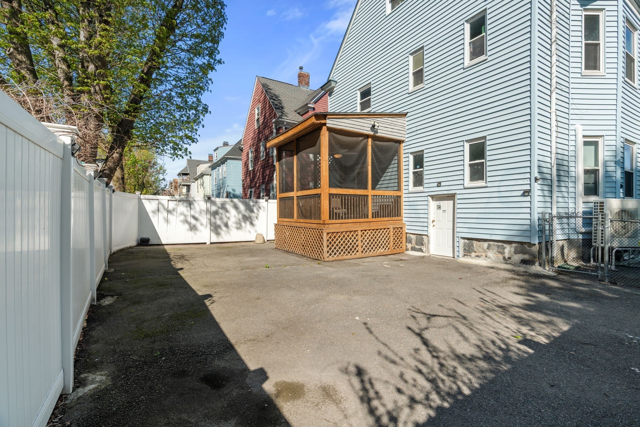 8 Colonial Ave Property Photo 11