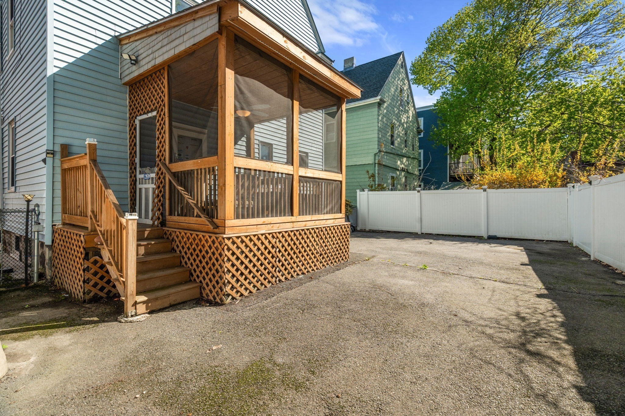 8 Colonial Ave Property Photo 12