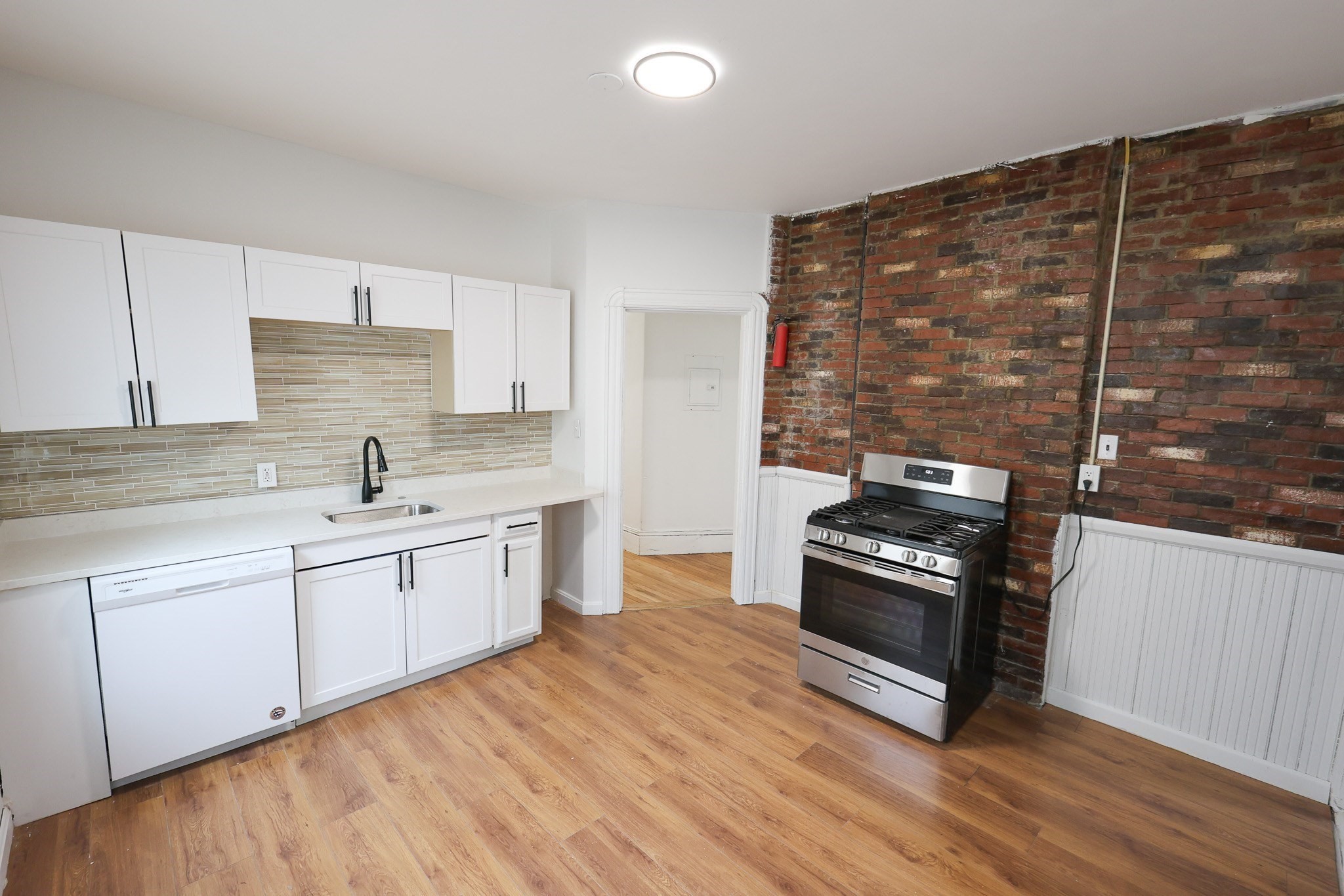 8 Colonial Ave Property Photo 15