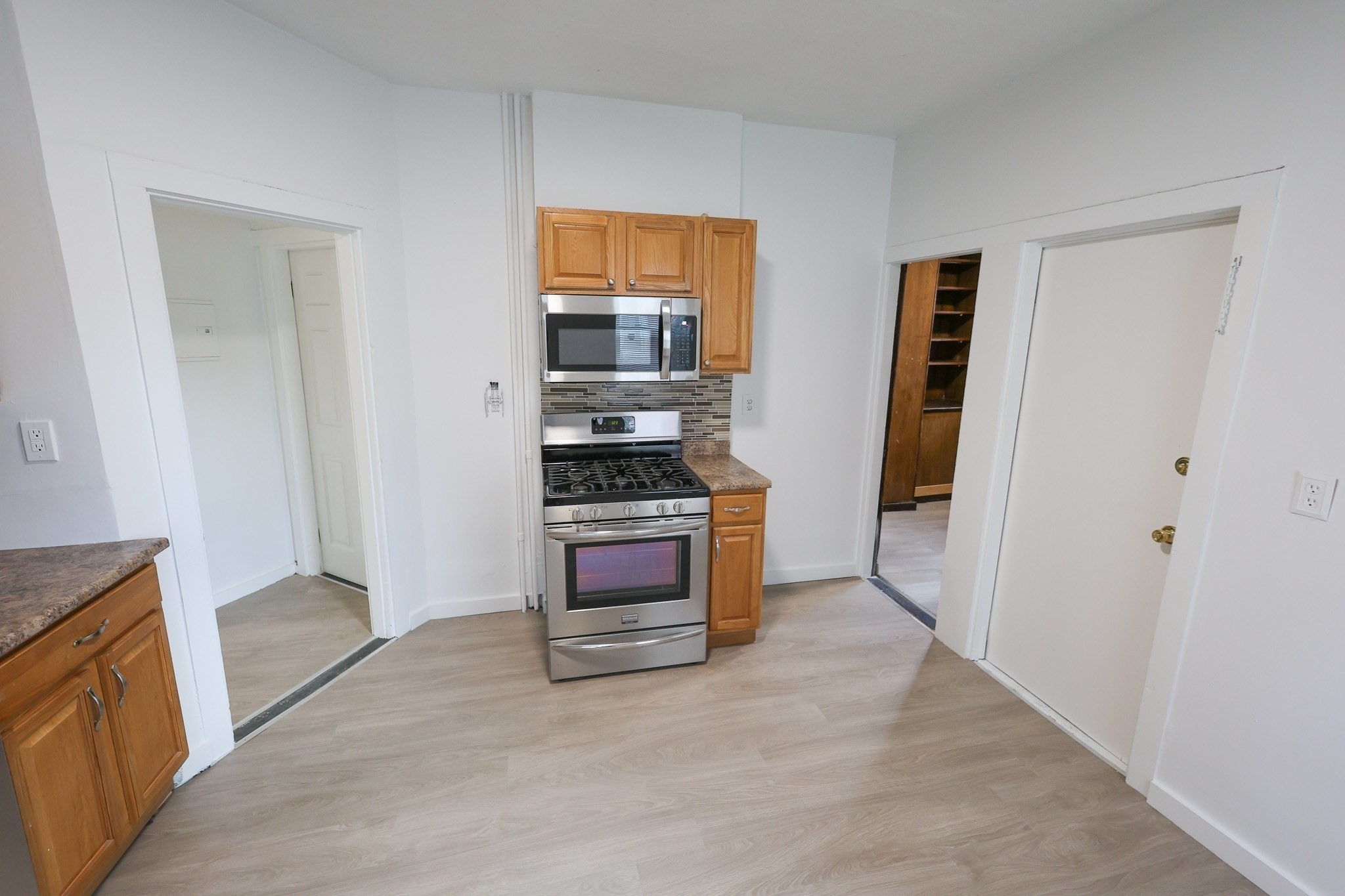 8 Colonial Ave Property Photo 16