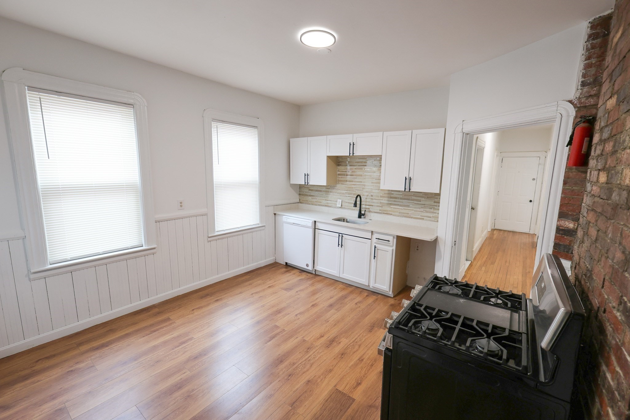 8 Colonial Ave Property Photo 17