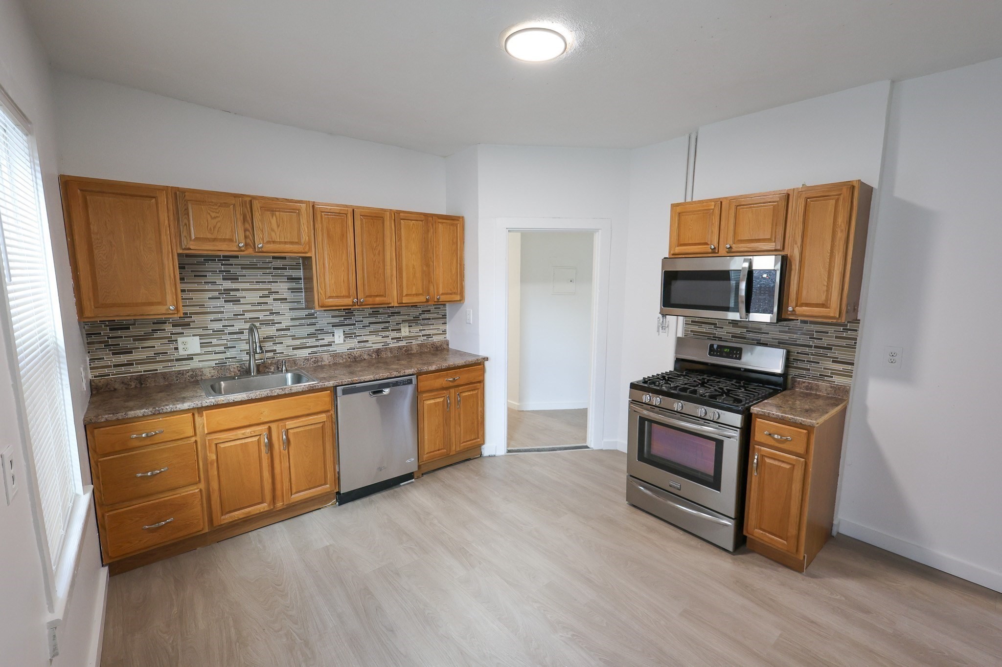8 Colonial Ave Property Photo 18