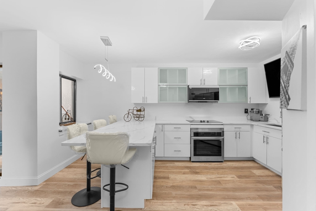300 Lynn Shore Dr # 210 Property Photo 1