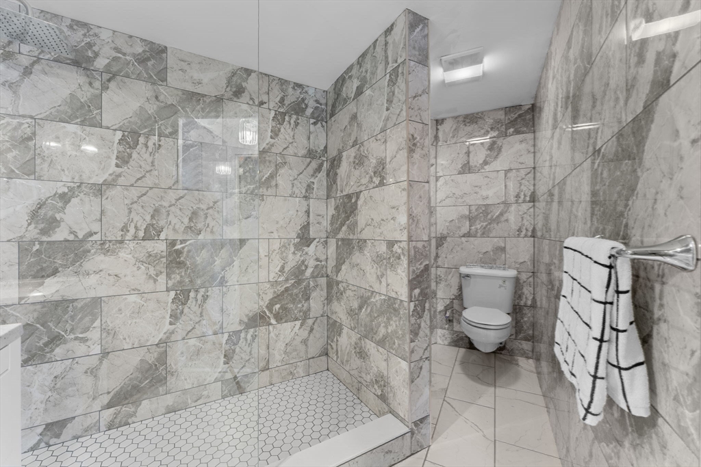 300 Lynn Shore Dr # 210 Property Photo 19