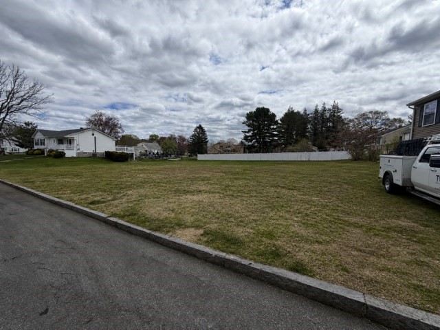 251 Rich St Property Photo 3