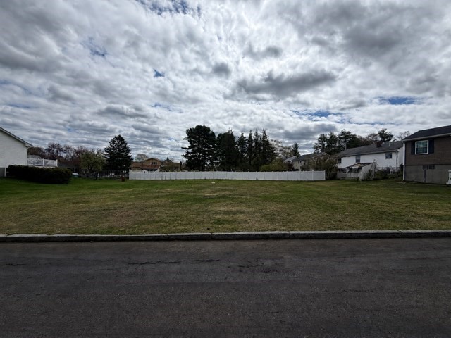 251 Rich St Property Photo 4