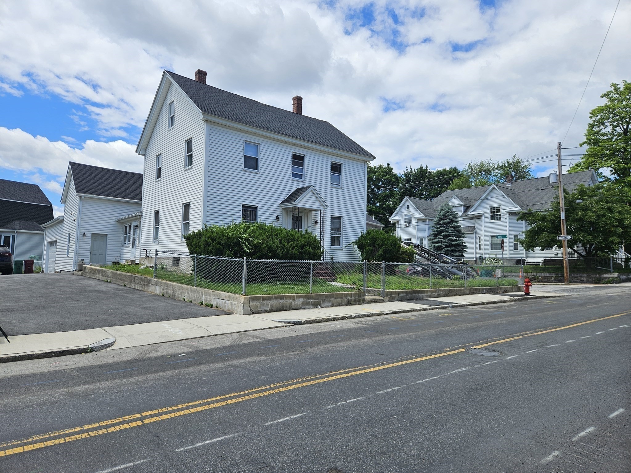192 Hildreth St Property Photo 3