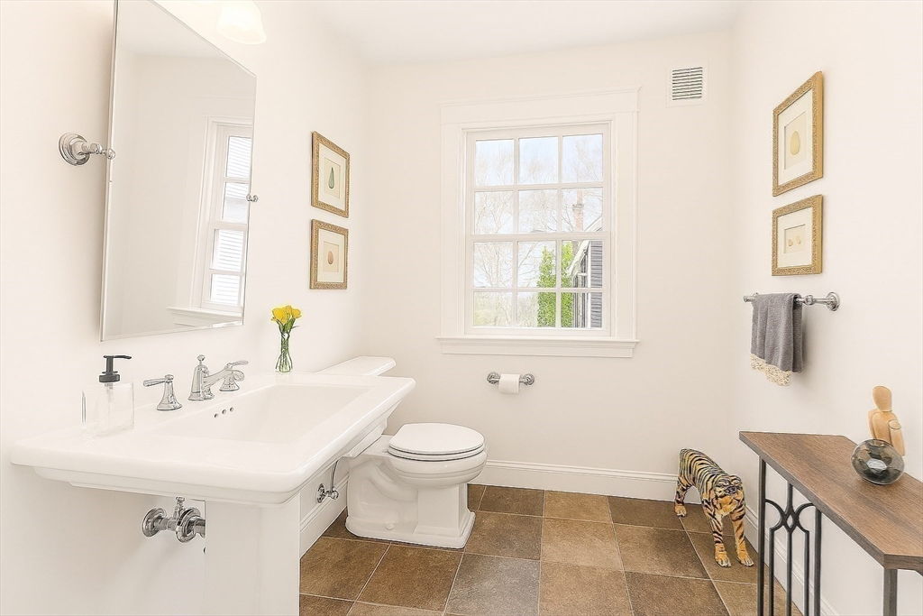 22 Edwardel Rd Property Photo 12