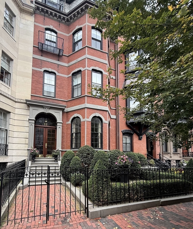 12 Marlborough St # 1 Property Photo 1