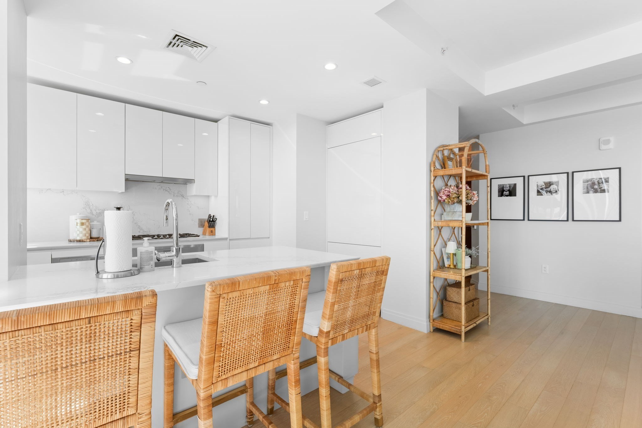 133 Seaport Blvd # 1022 Property Photo 5