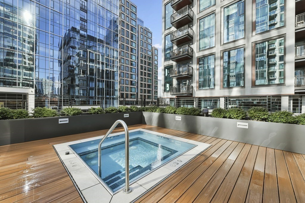 133 Seaport Blvd # 1022 Property Photo 21