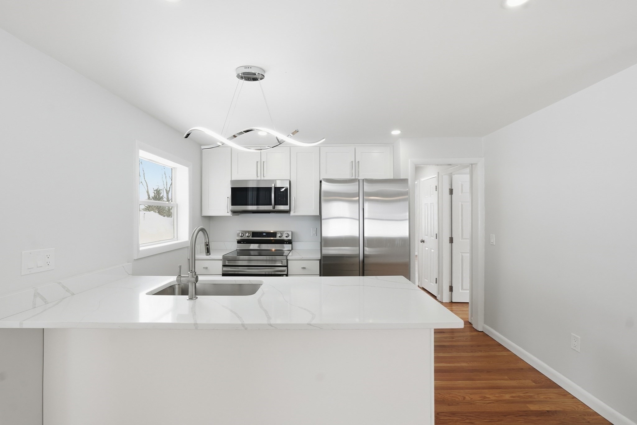 8 Sussex Ln Property Photo 6
