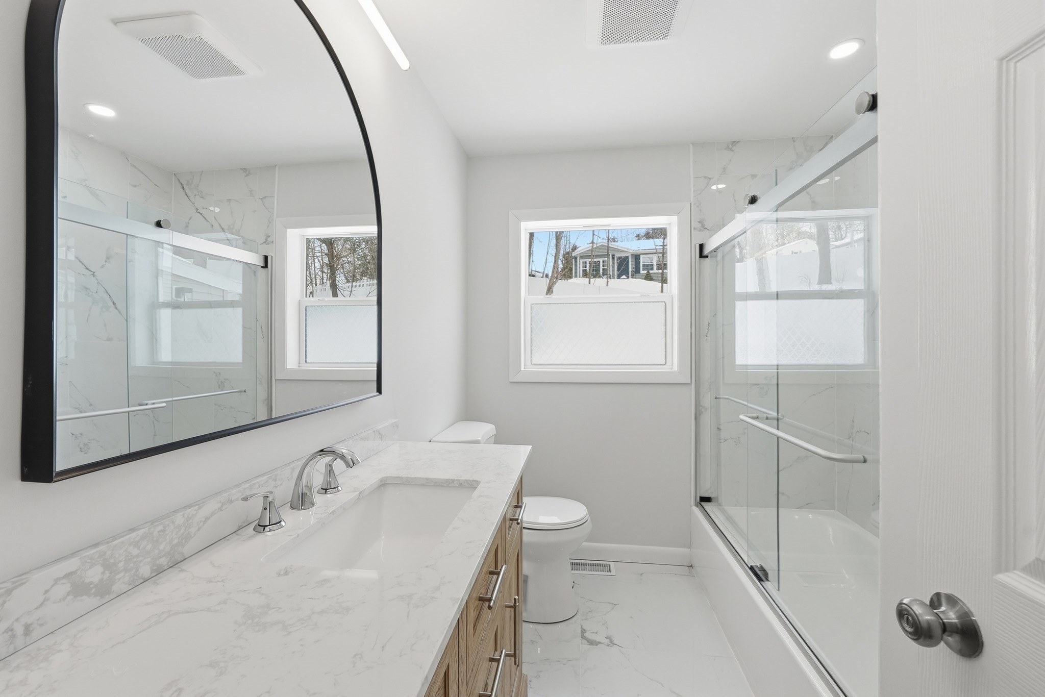 8 Sussex Ln Property Photo 9