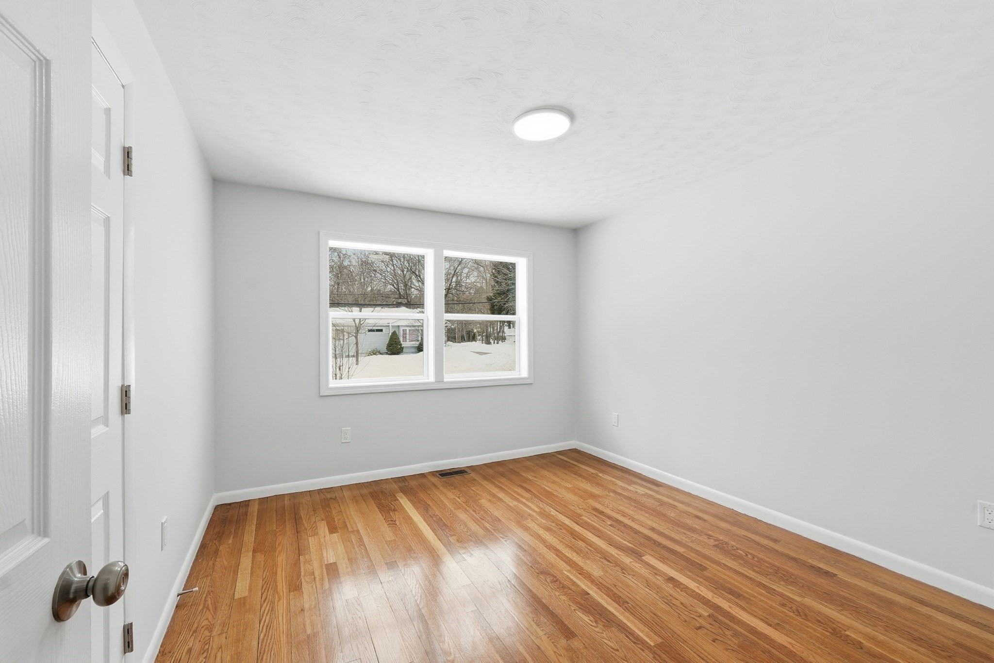 8 Sussex Ln Property Photo 15