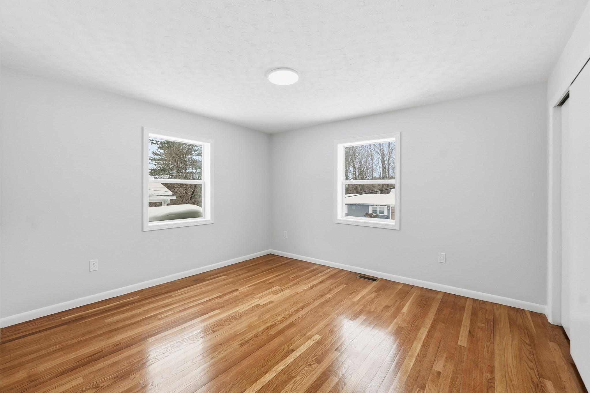 8 Sussex Ln Property Photo 21