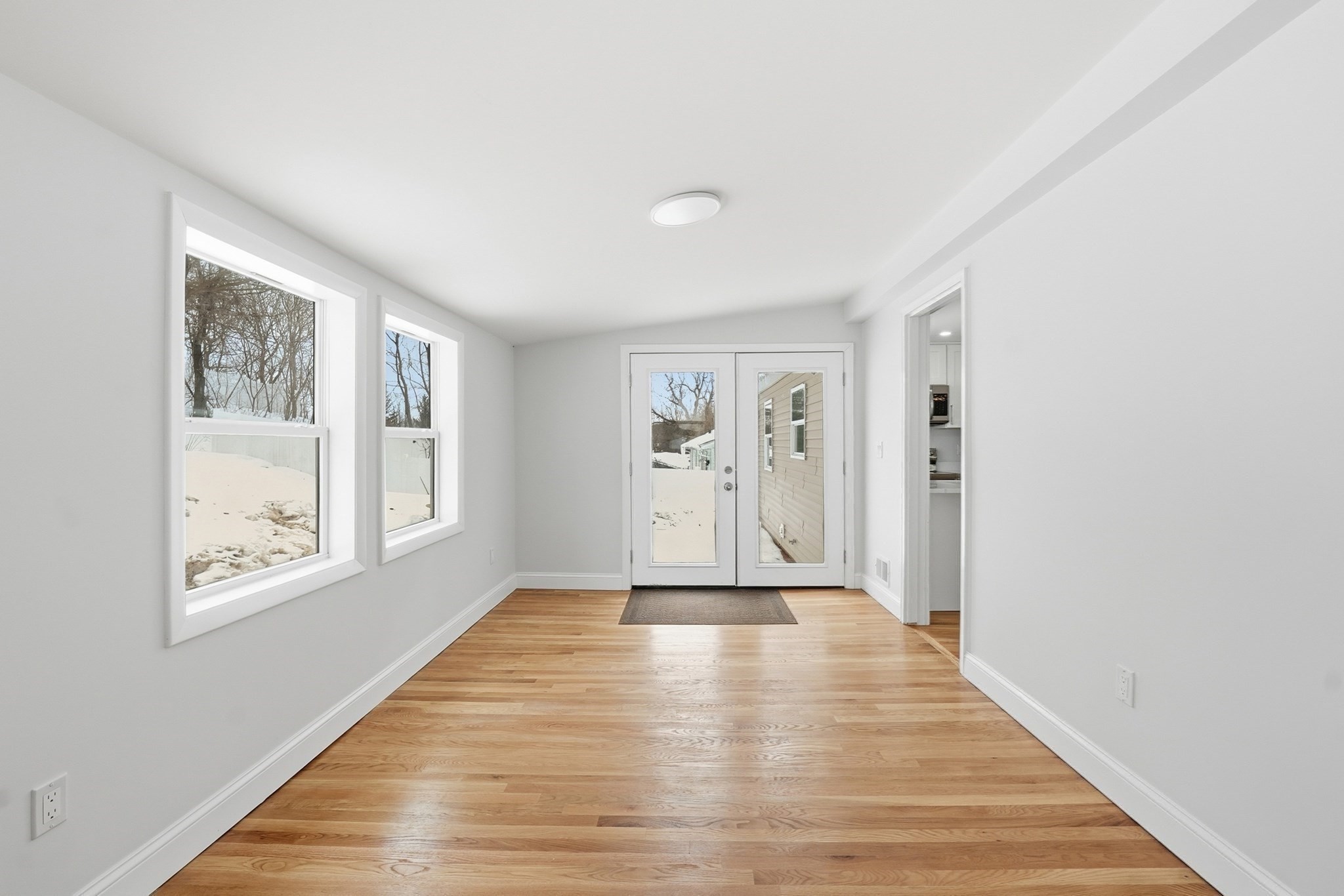 8 Sussex Ln Property Photo 23