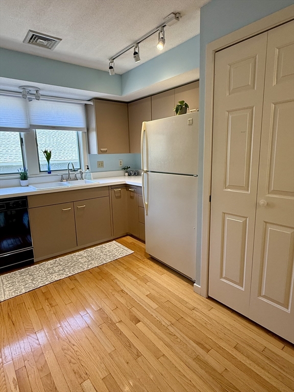 21 Amity Place # 21 Property Photo 9