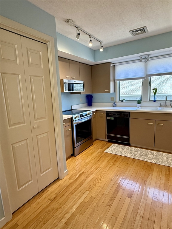 21 Amity Place # 21 Property Photo 10