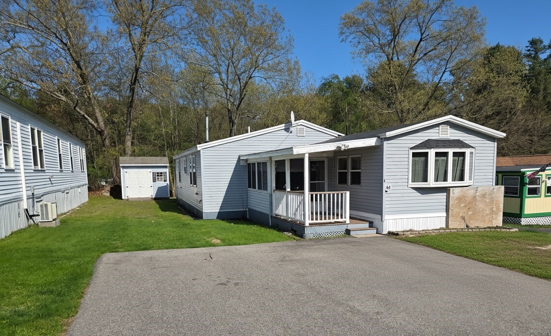 84 Tavitian Blvd Property Photo 1