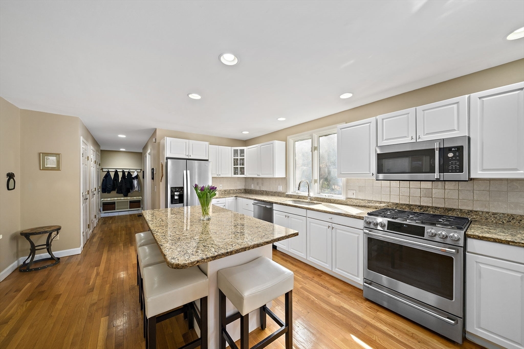 121 Hampstead Way Property Photo 4
