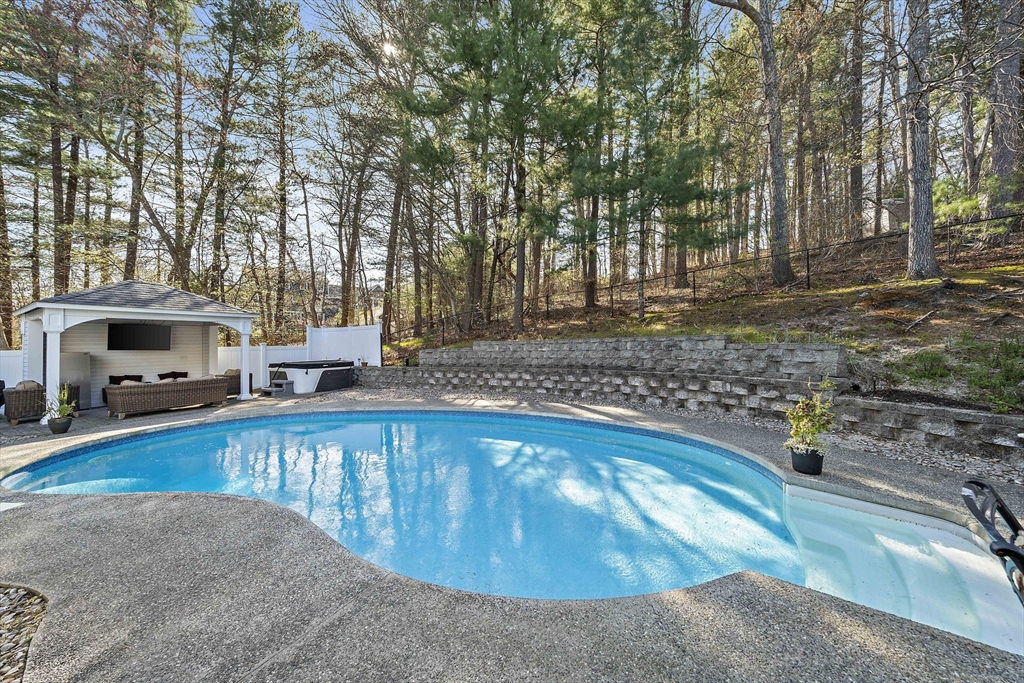 121 Hampstead Way Property Photo 33
