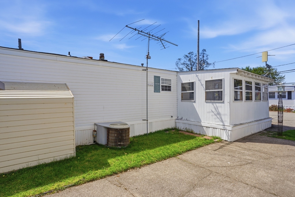548 Kenyon Ave # 42 Property Photo 4