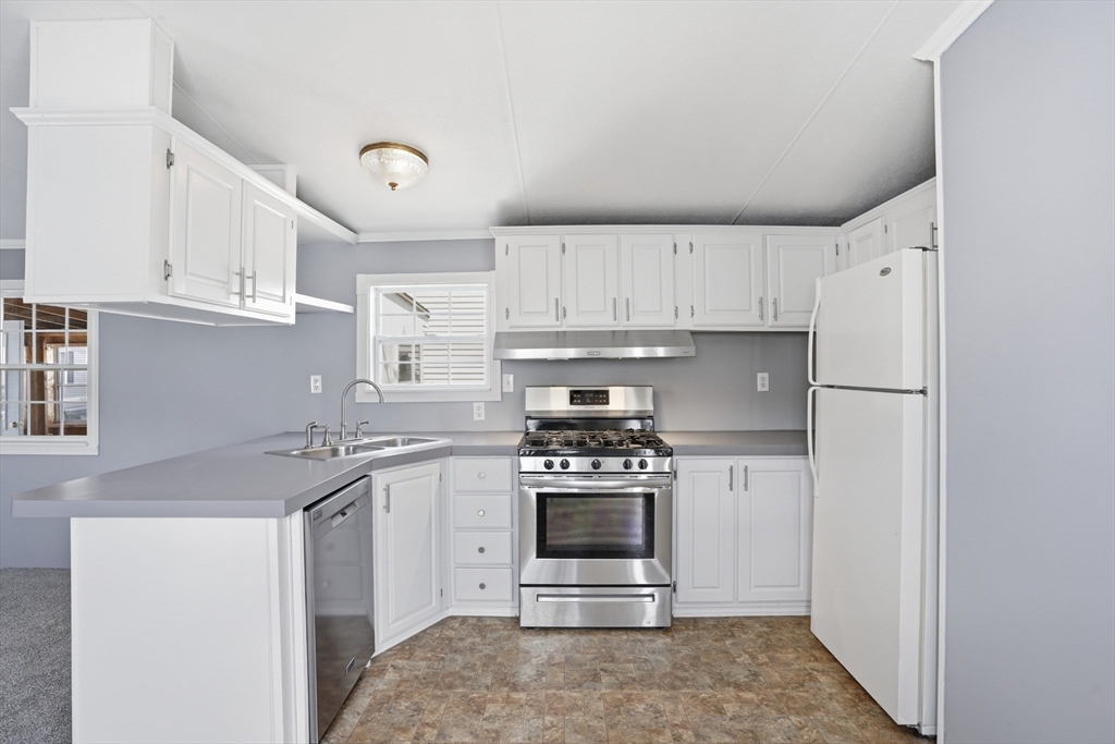 548 Kenyon Ave # 42 Property Photo 10