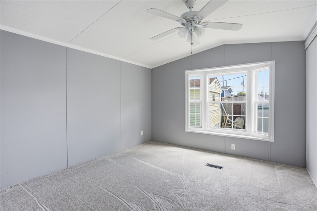 548 Kenyon Ave # 42 Property Photo 15