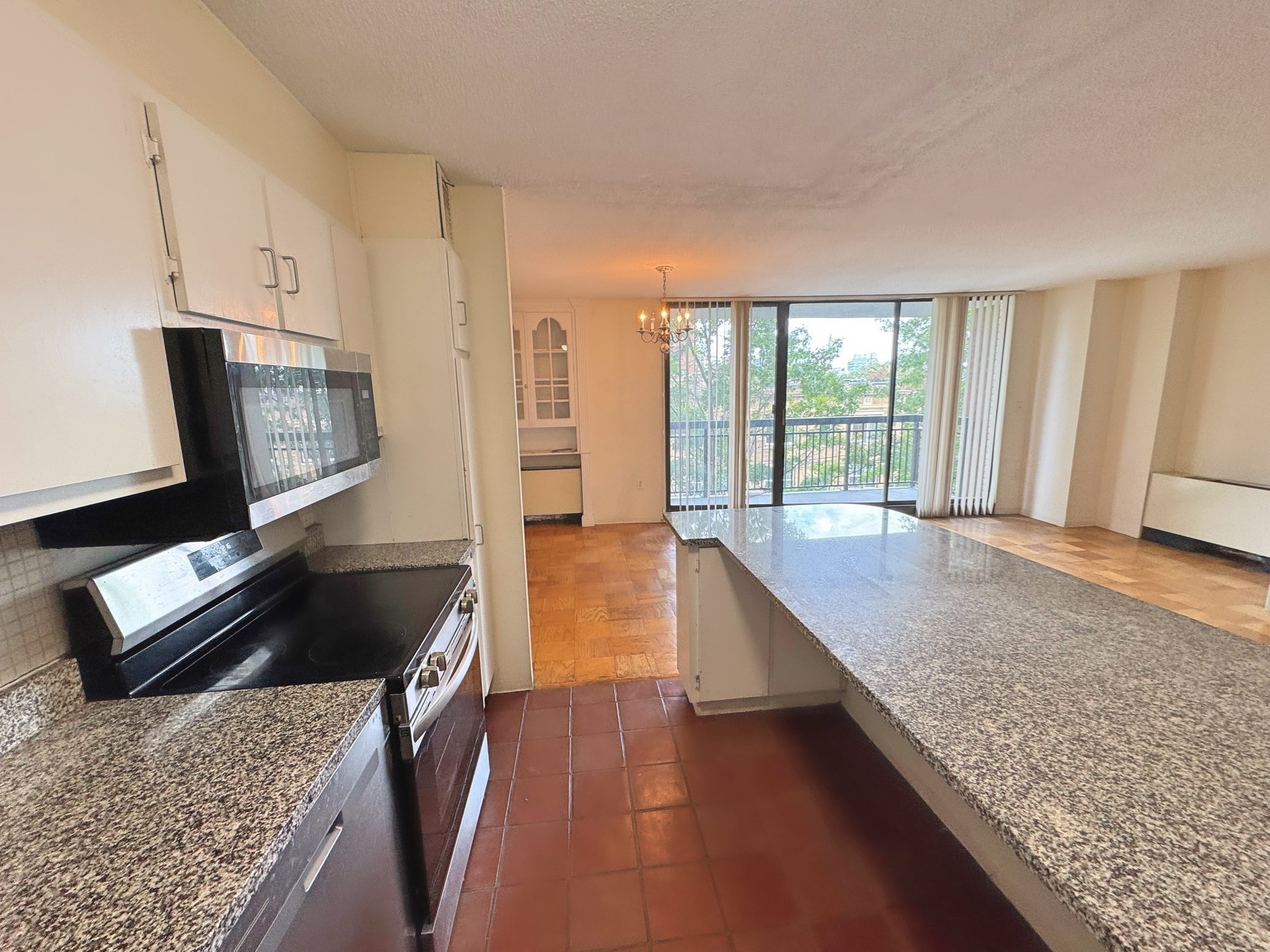 60 Longwood Ave # 408 Property Photo 3