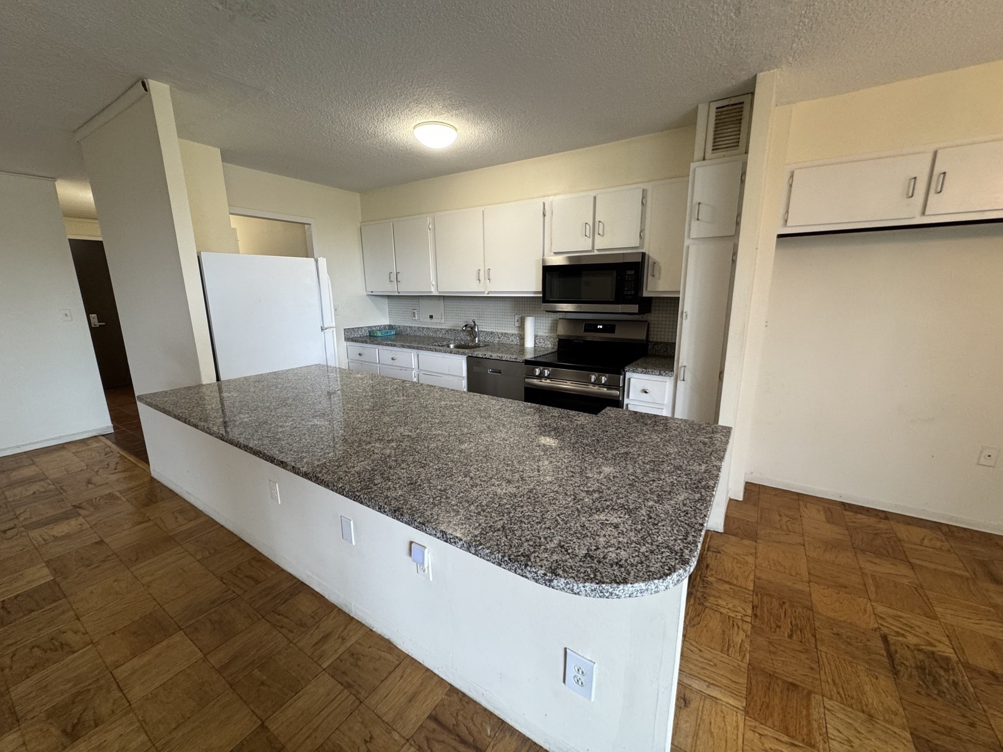 60 Longwood Ave # 408 Property Photo 7