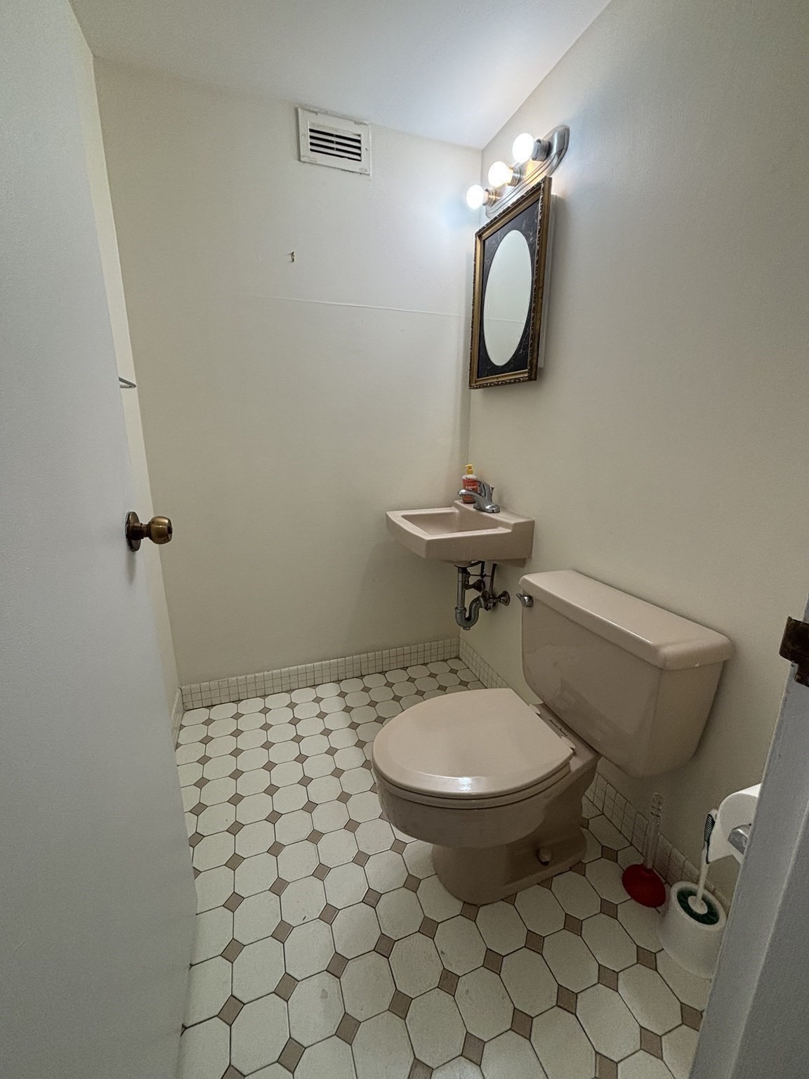 60 Longwood Ave # 408 Property Photo 9