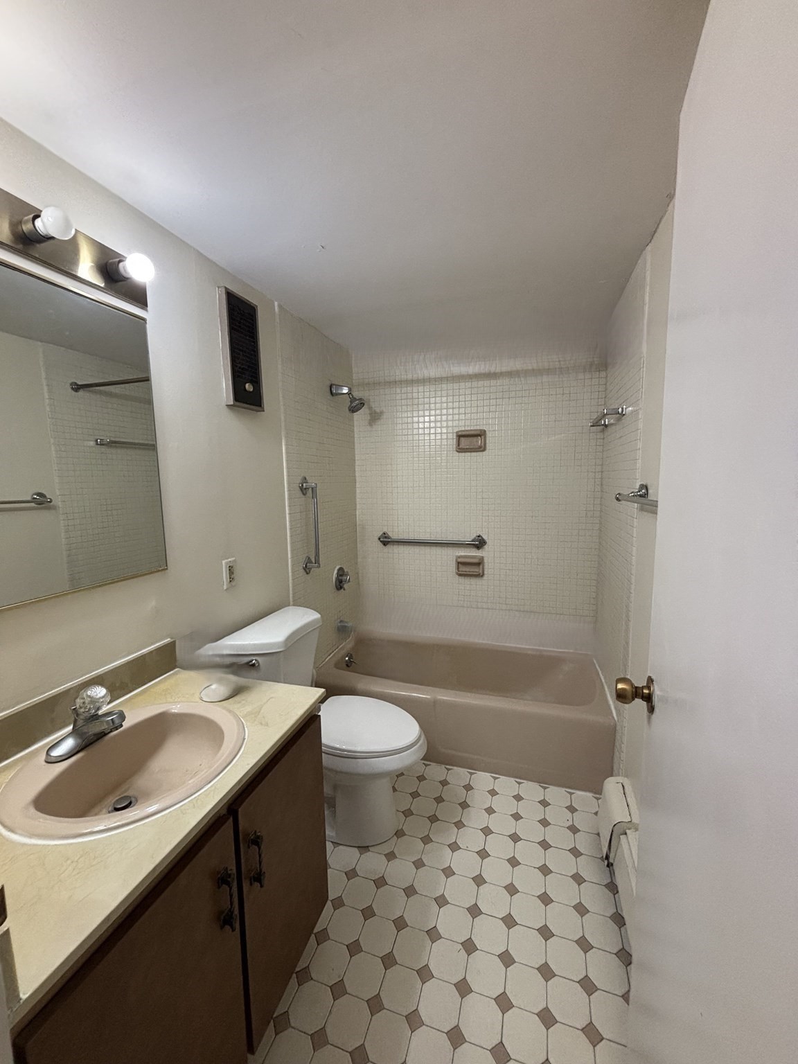 60 Longwood Ave # 408 Property Photo 10