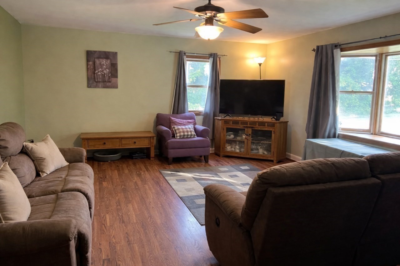 15 Hiram St Property Photo 14