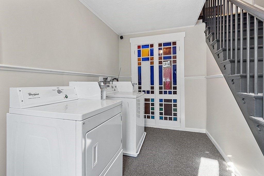 8 Main St # R Property Photo 3