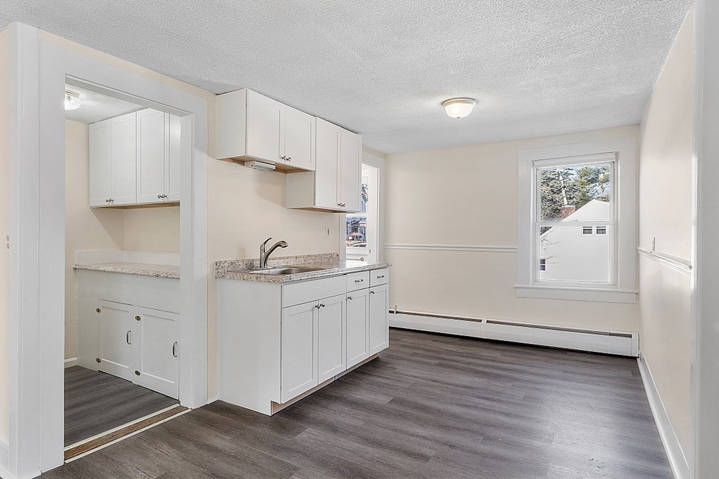 8 Main St # R Property Photo 5
