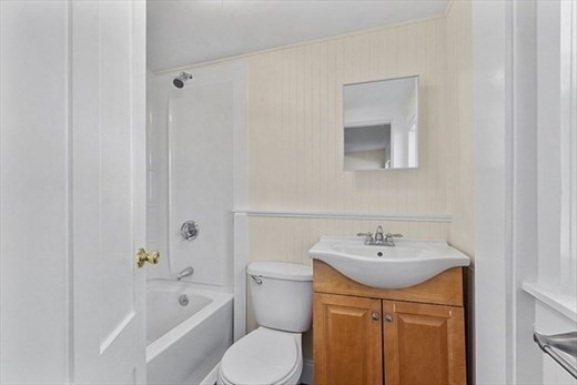 8 Main St # R Property Photo 6
