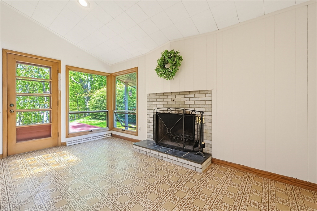 21 Daggett Road Property Photo 5
