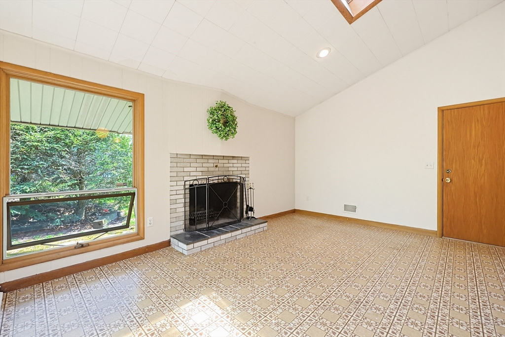21 Daggett Road Property Photo 6