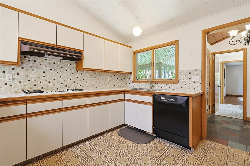 21 Daggett Road Property Photo 11