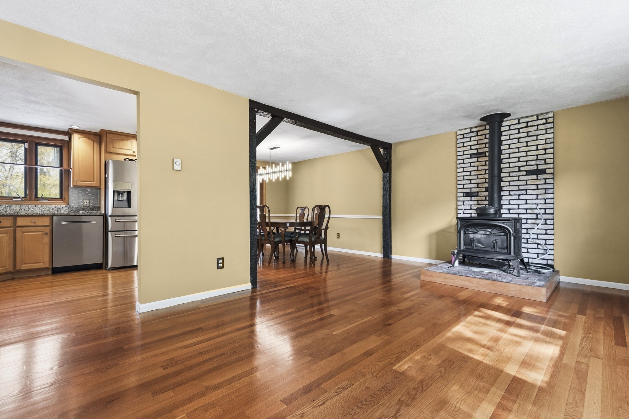 19 Macintosh Ave Property Photo 6