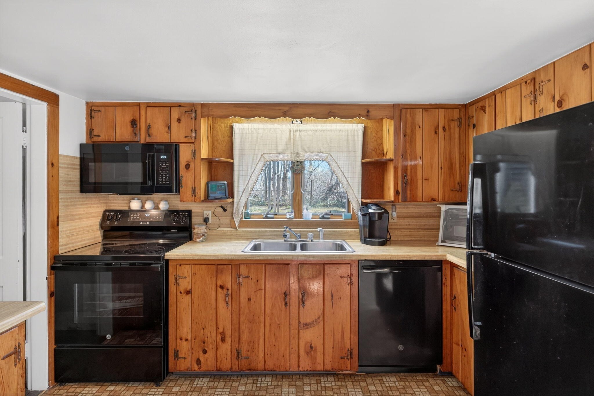 31 Conant Street Property Photo 10