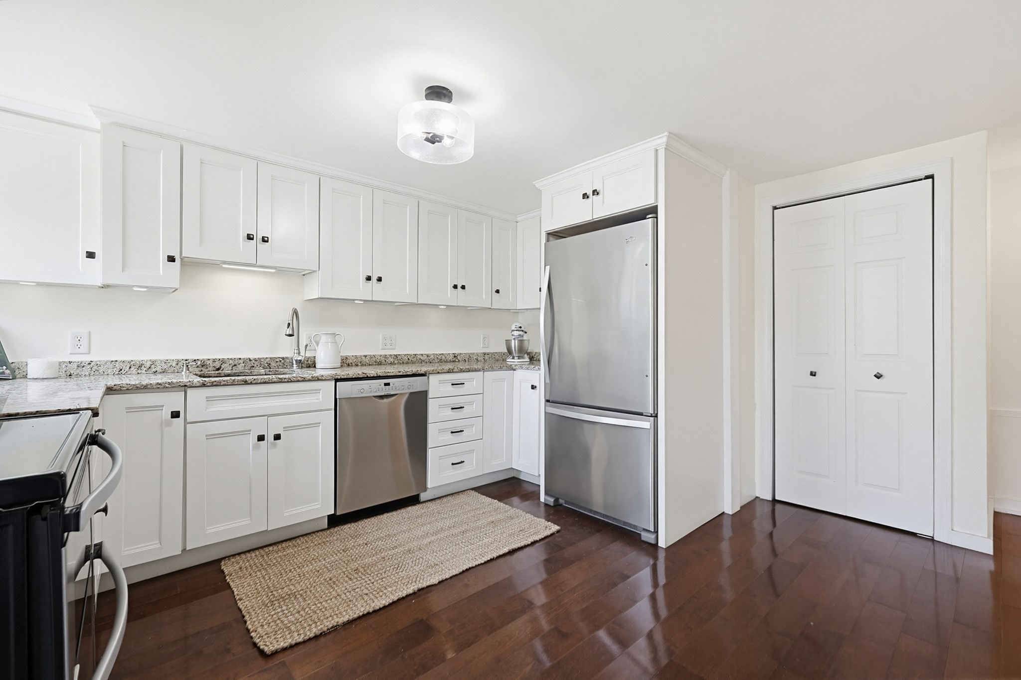 865 Washington Street Property Photo 17