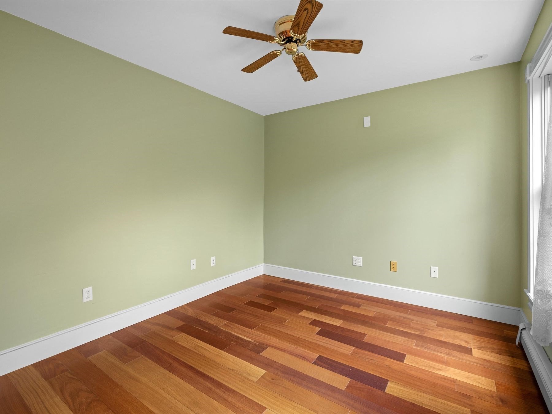 49 South Street Property Photo 7