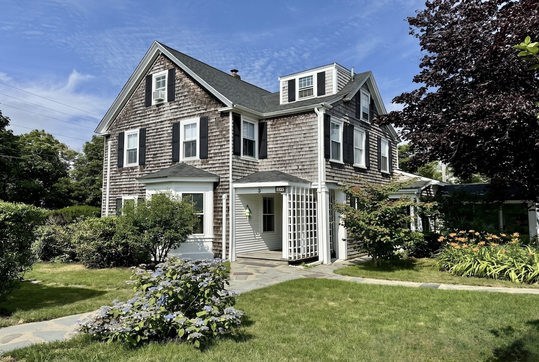 388 Sea St Property Photo 1