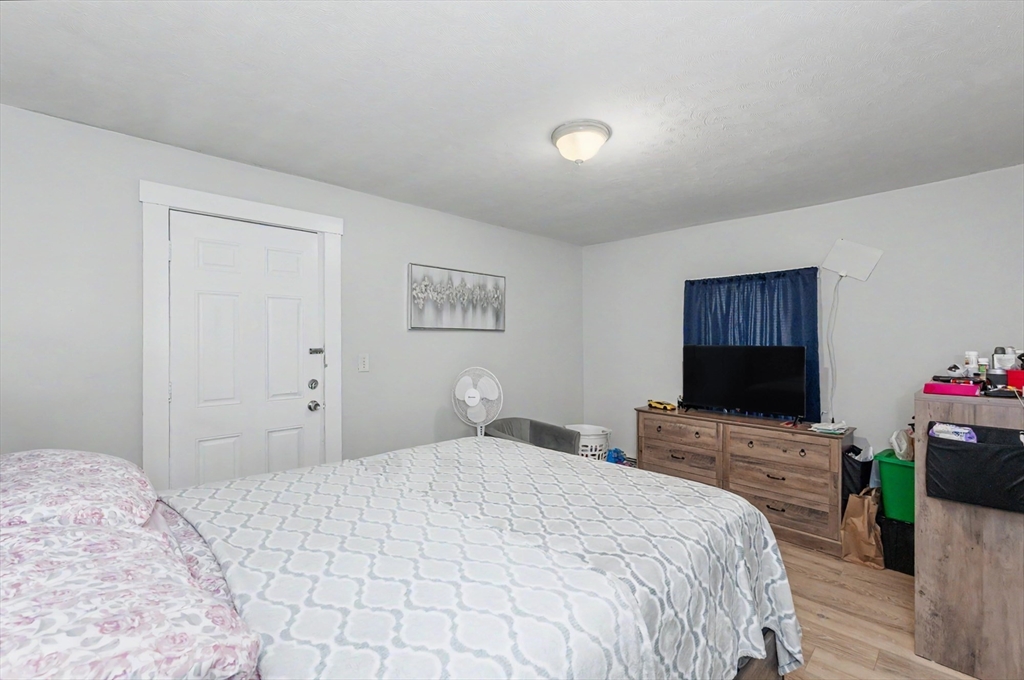 18 Pleasant St Property Photo 12