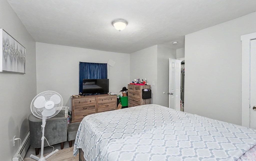 18 Pleasant St Property Photo 14
