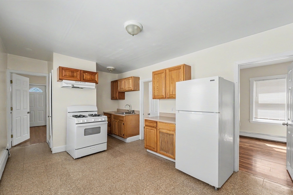 18 Pleasant St Property Photo 17