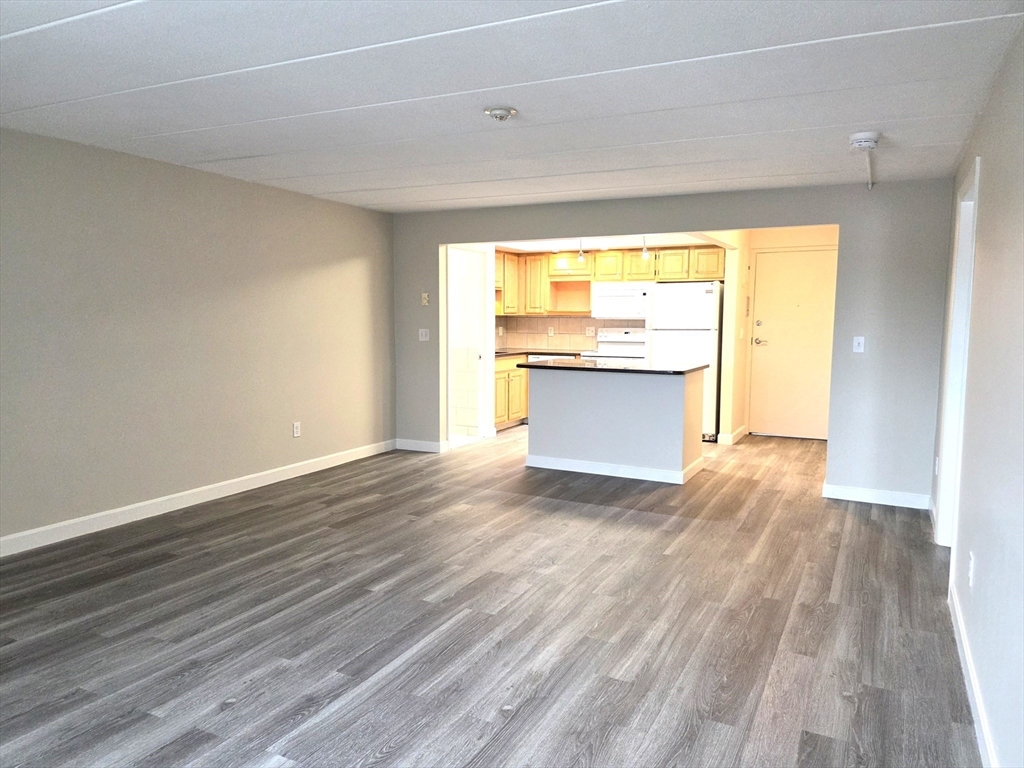 576 Washington Street # 404 Property Photo 7