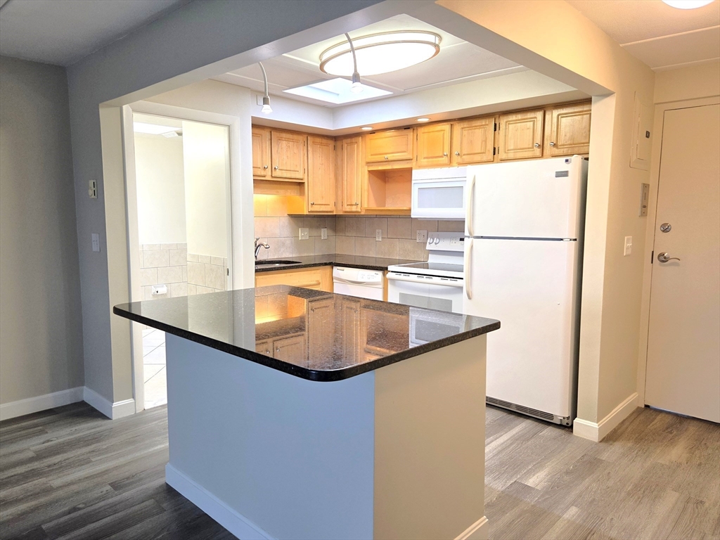 576 Washington Street # 404 Property Photo 11